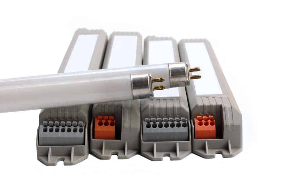 Electronic ballast for fluorescent tubes