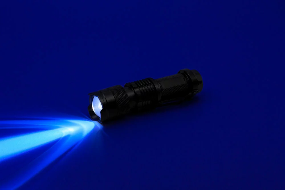 A 365 nm mini UV LED flashlight