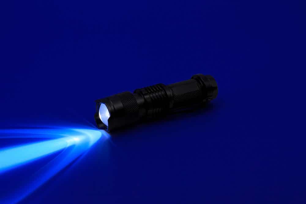 A 365 nm mini UV LED flashlight