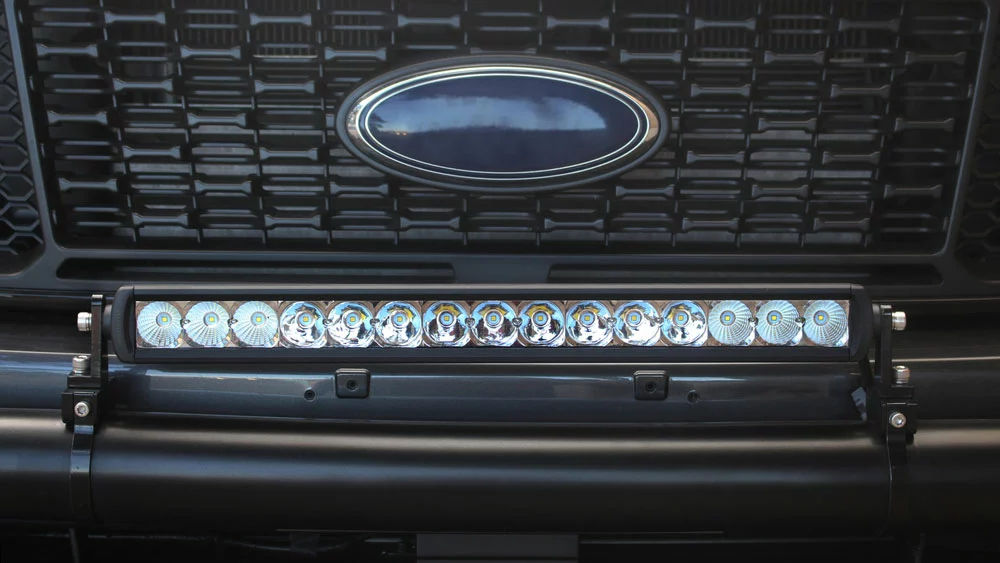
A light bar on the truck’s grille. 