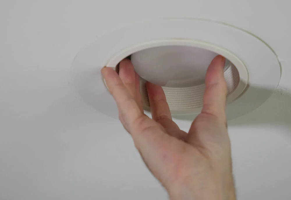 Retrofitting LED recessed lighting