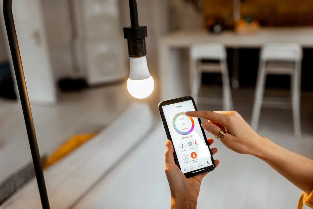 Controlling light bulb temperature and intensity with a smartphone application