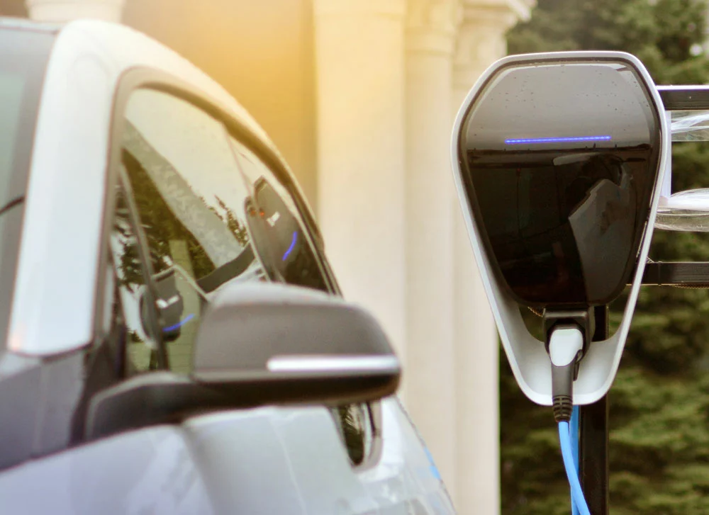 Destination Charger vs. Supercharger:
Electric car charging station