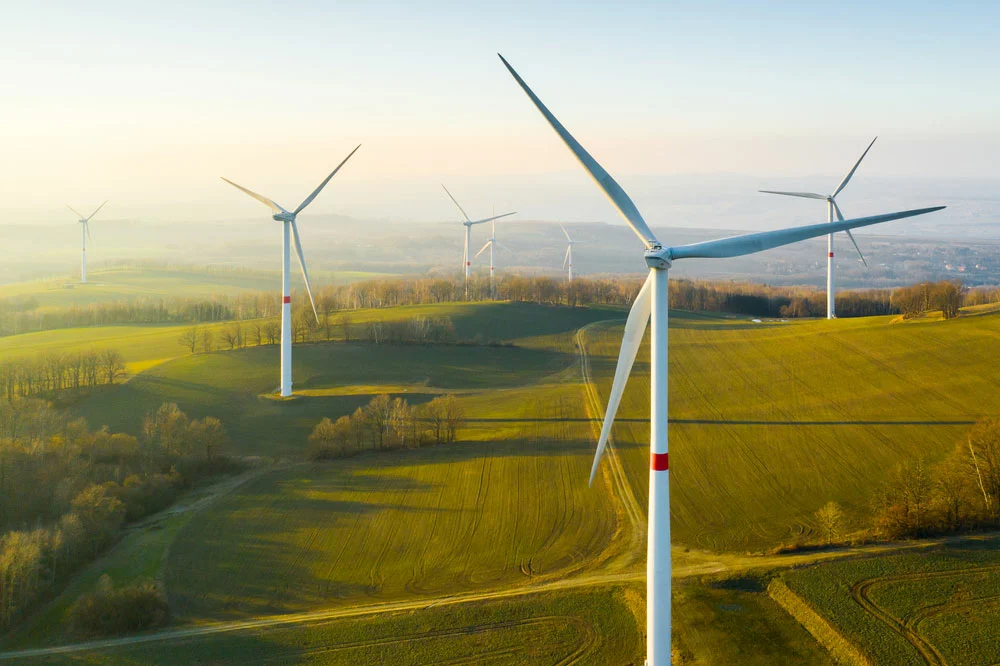 Hydroelectric Energy Pros and Cons： Panoramic view of wind farm