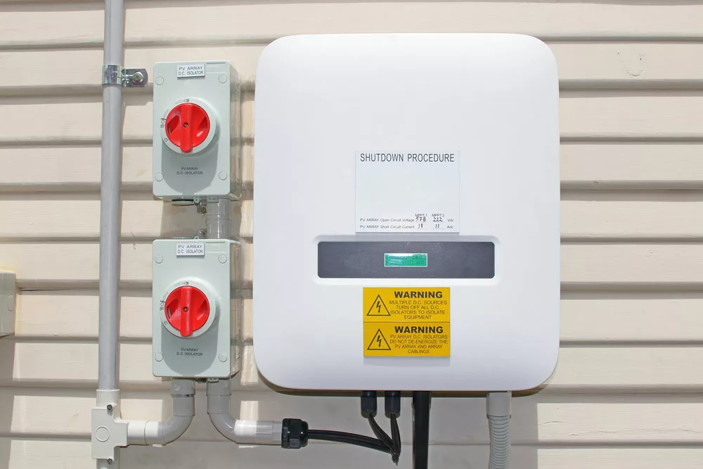 Solar Inverter with isolated switches