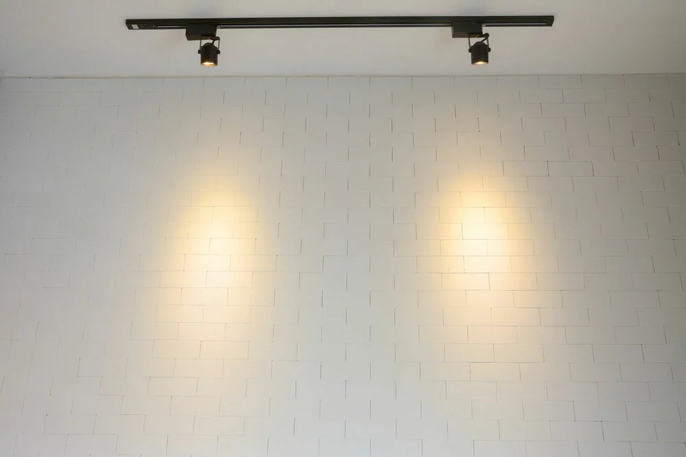 Illuminating a white wall using a track light