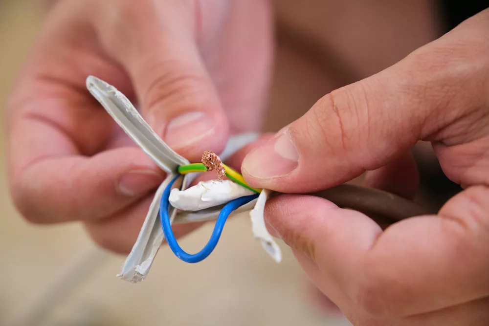 Splicing wires
